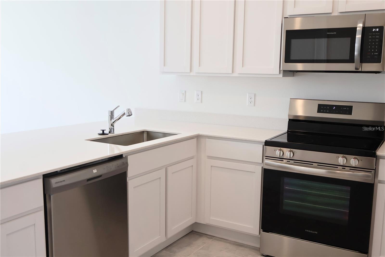 2452 Skyline Loop, FL