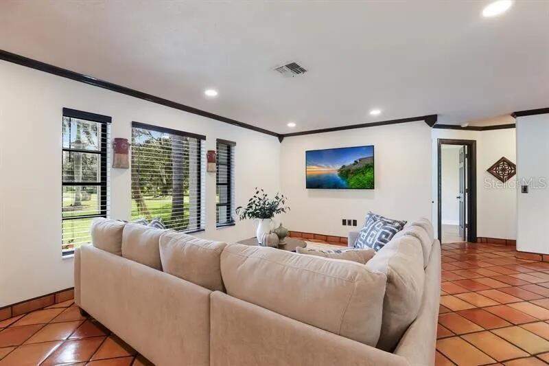 2077 Racimo Drive, FL