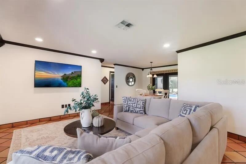 2077 Racimo Drive, FL