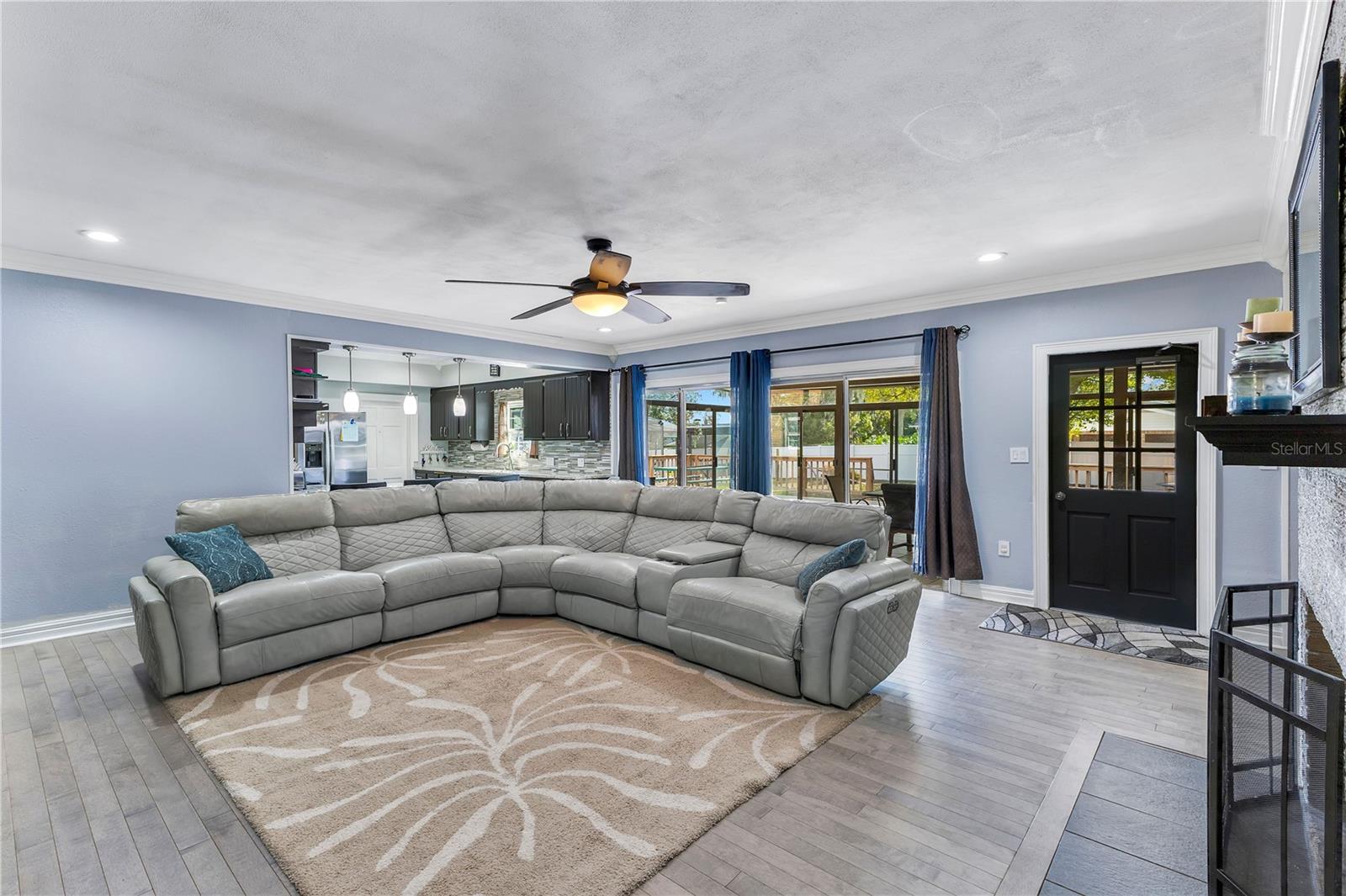 811 Fairlington Drive, FL