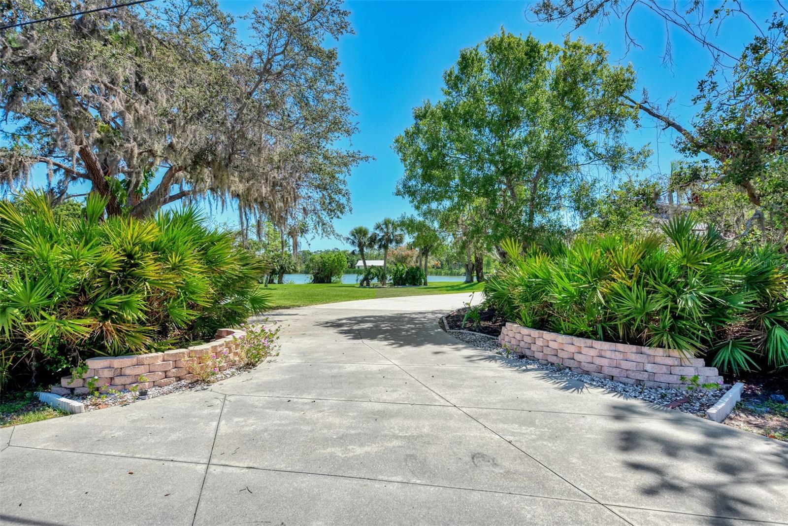 5885 Denison Drive, FL