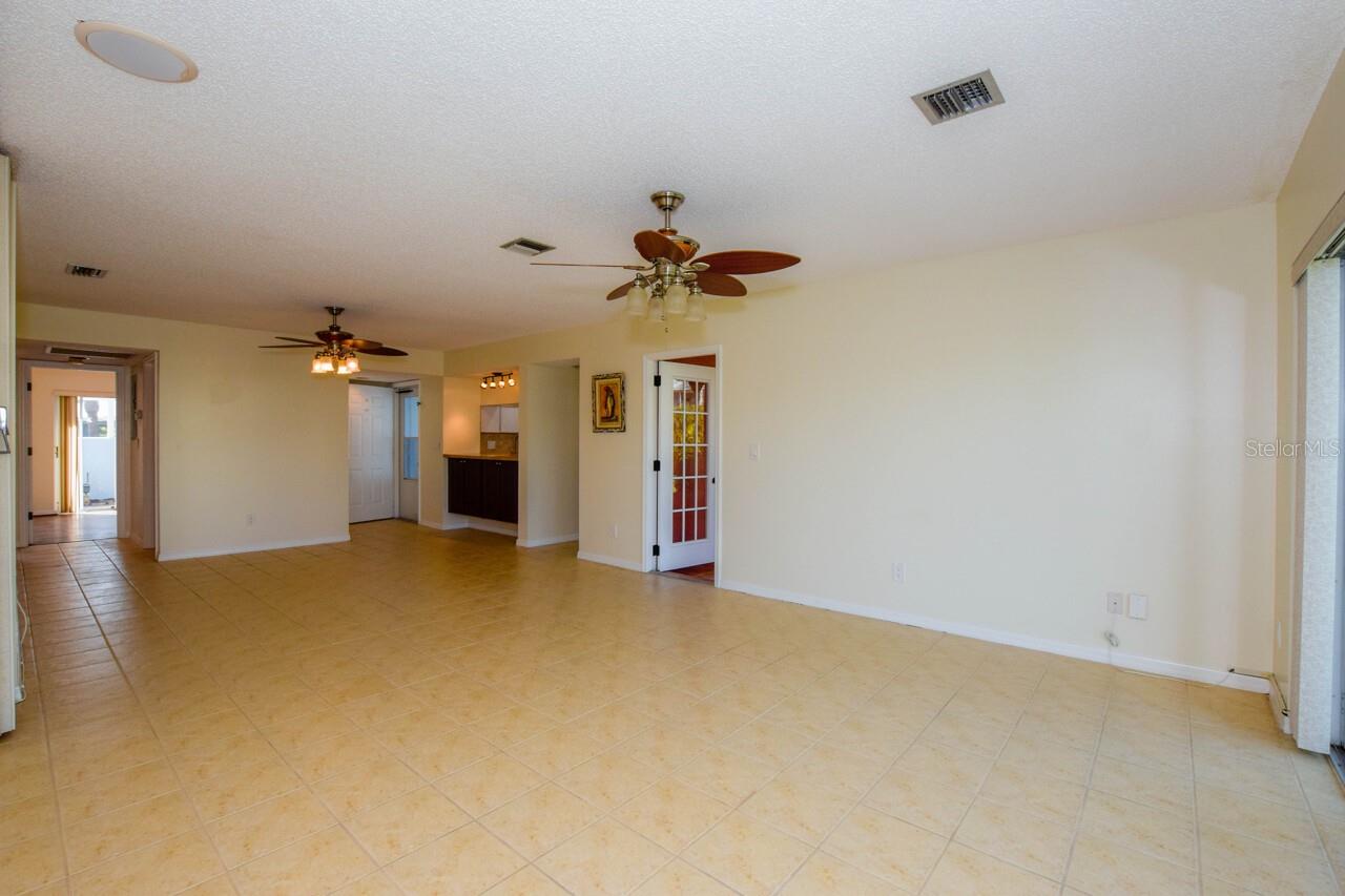437 Wexford Circle, FL