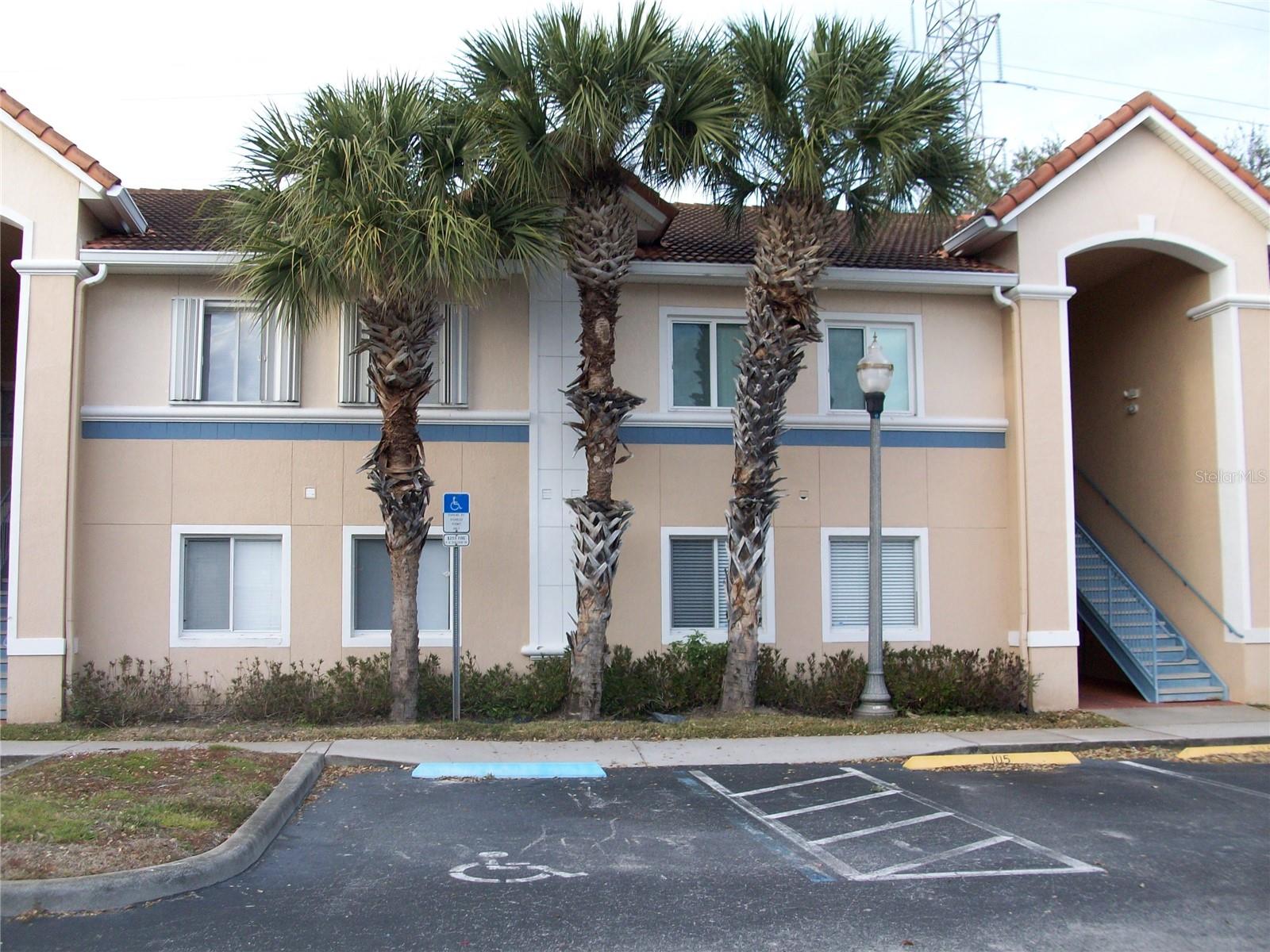 495 Las Cortes Lane, FL