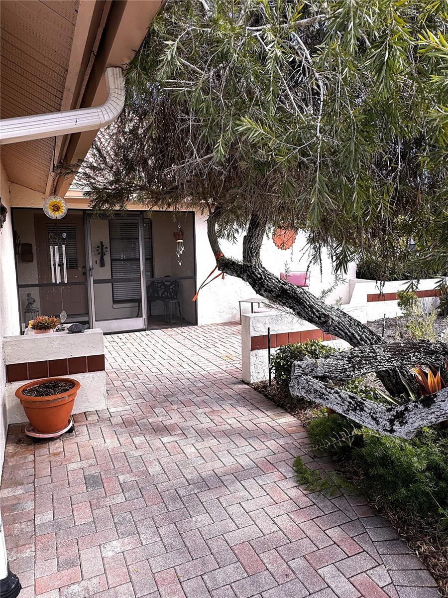 229 Laurel Hollow Drive, FL