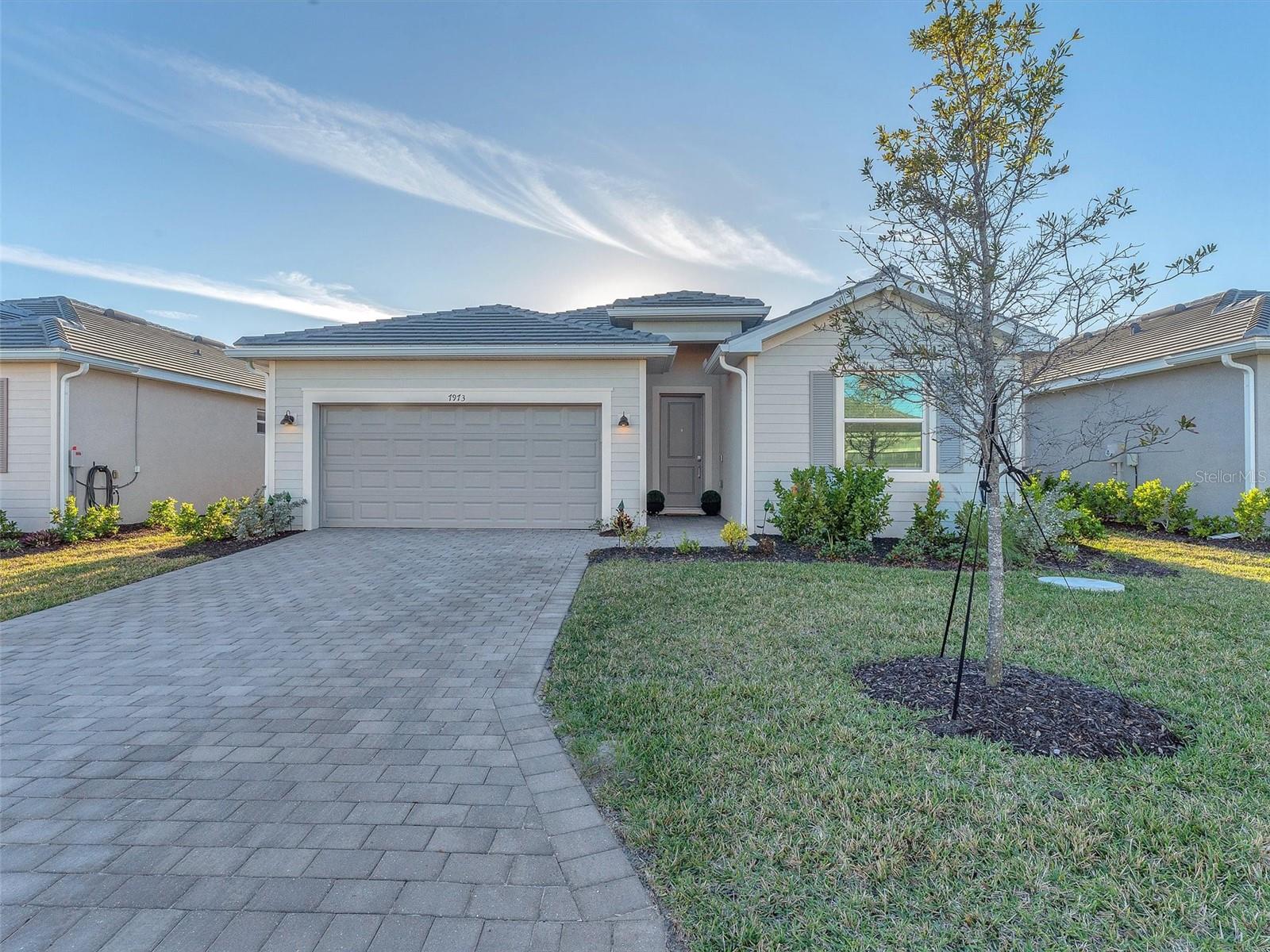 7973 Lakes Edge Lane, FL