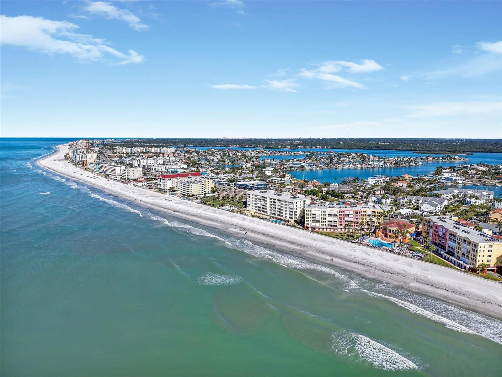 135 Bath Club Circle, FL