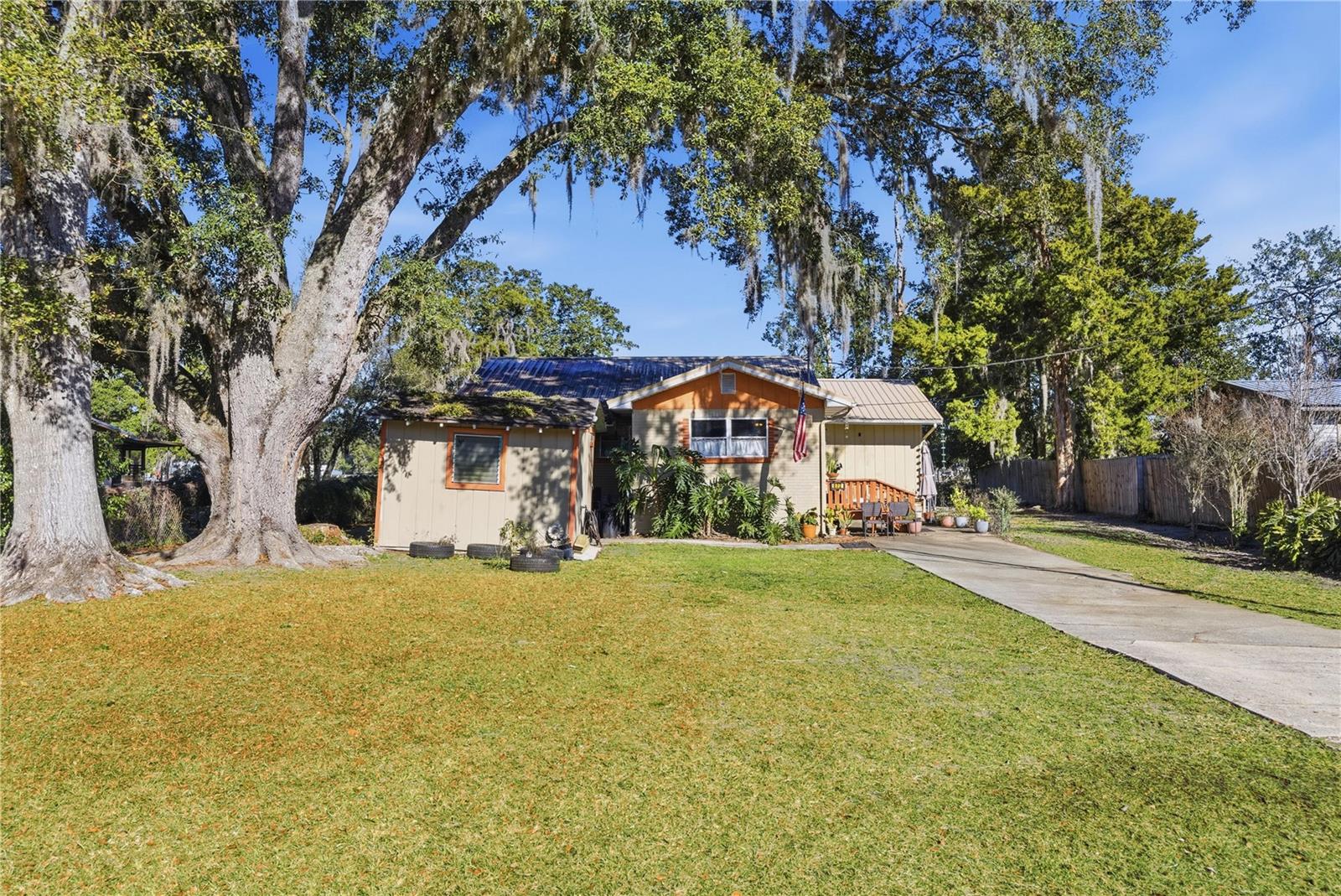 872 Lake Shore Terrace, FL