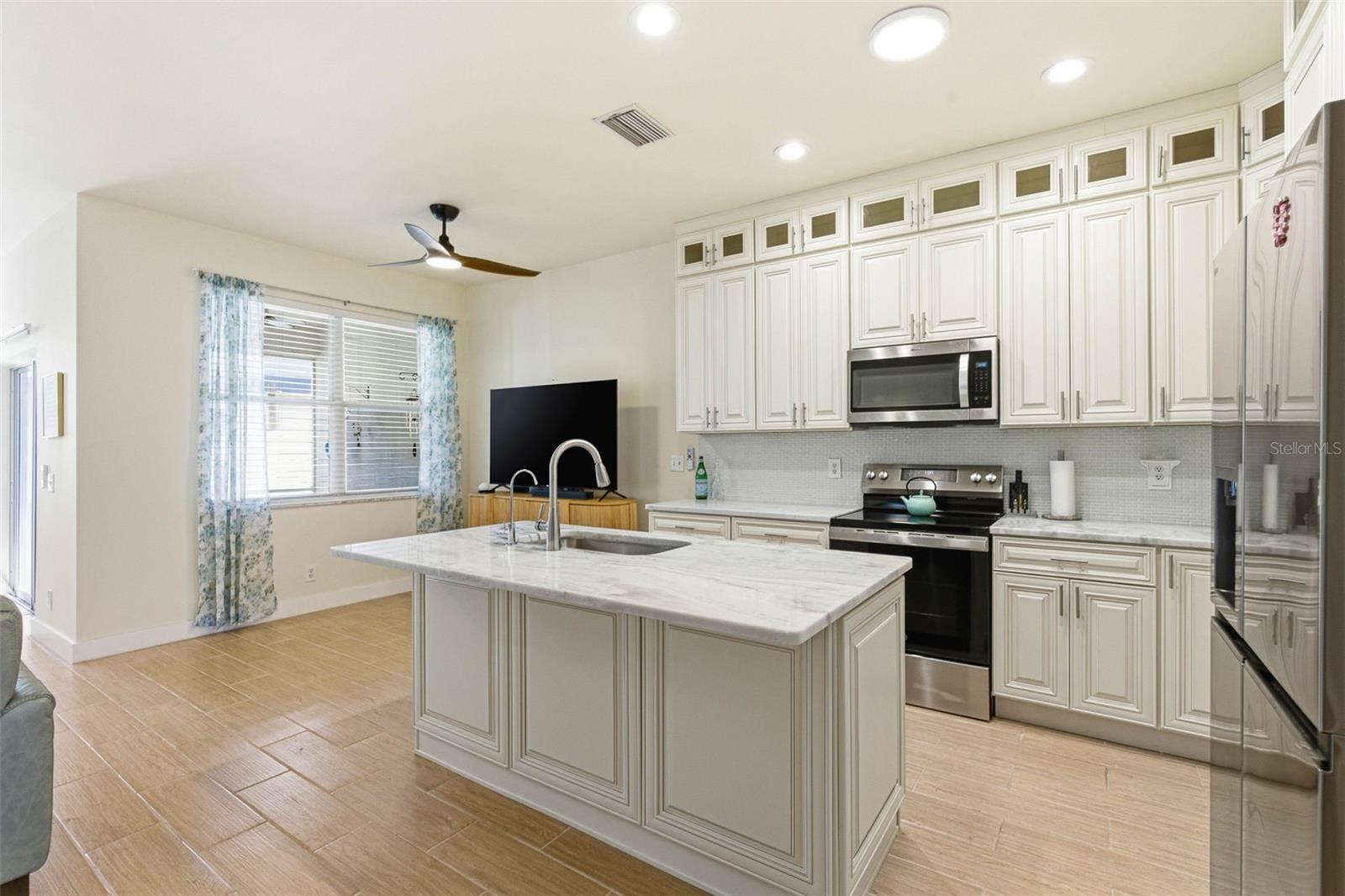 541 Black Lion Drive, FL