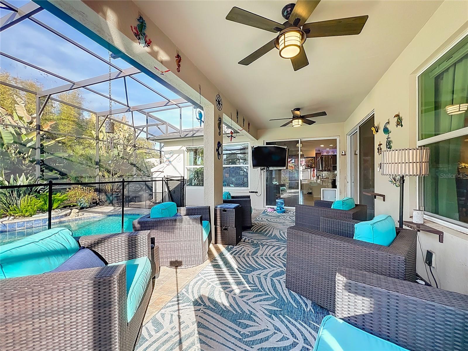 2910 Sand Oak Loop, FL