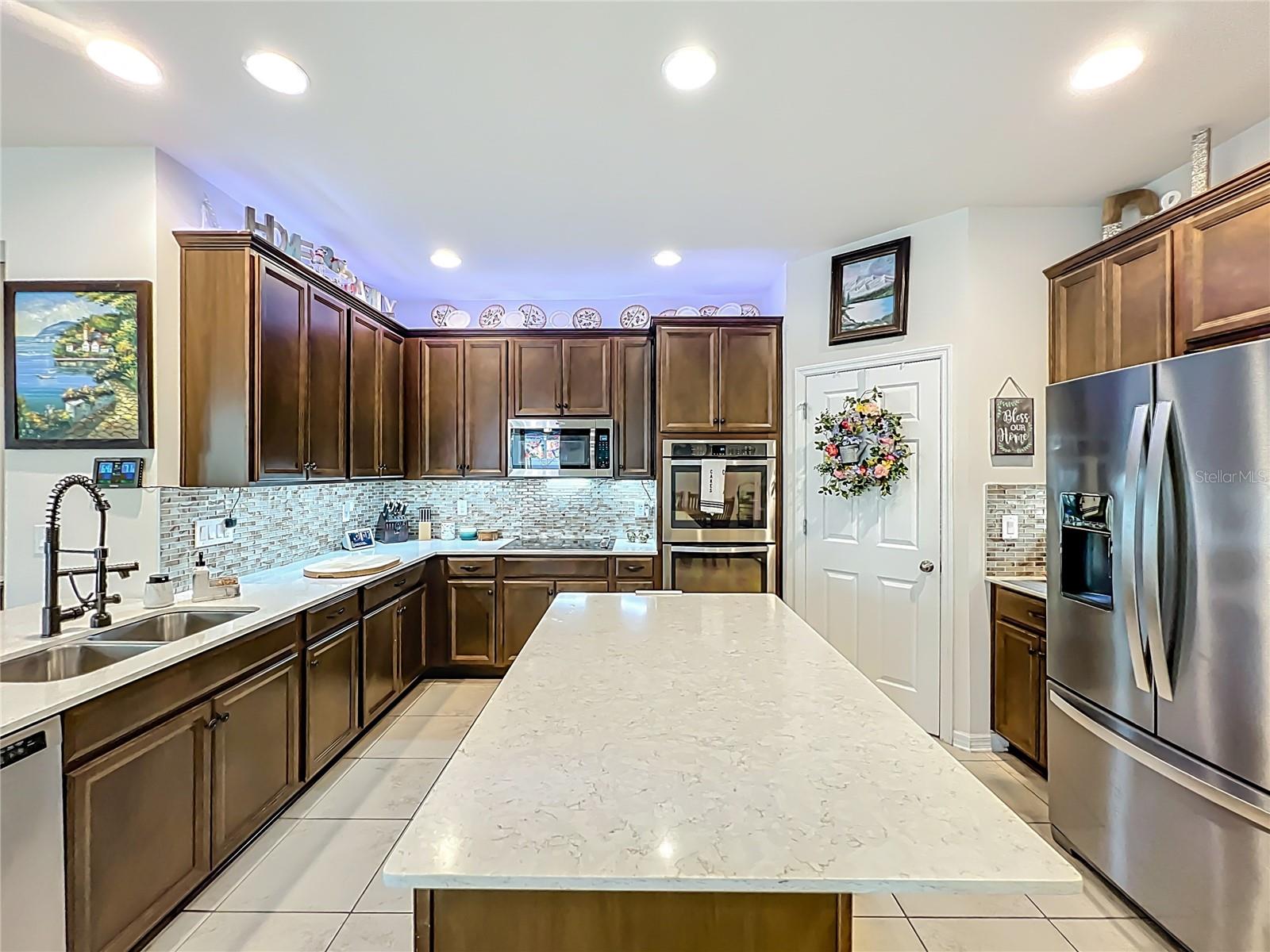 2910 Sand Oak Loop, FL