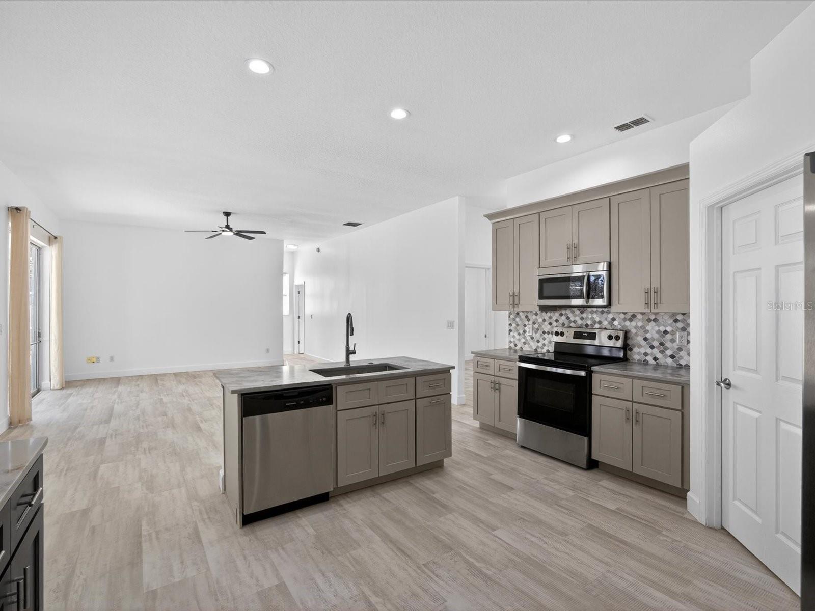 411 Boxwood Drive, FL
