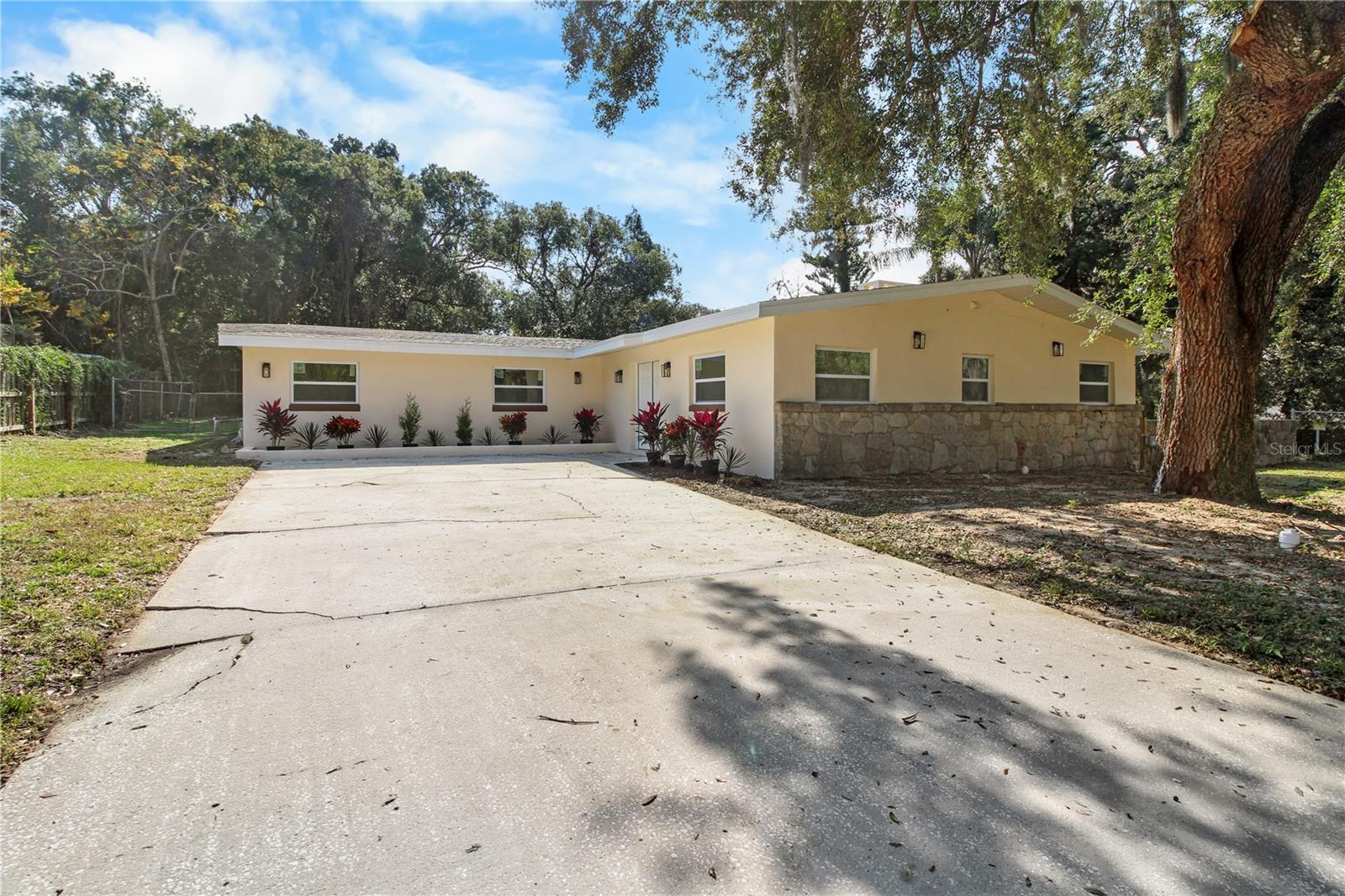 2524 Blue Lake Court, FL