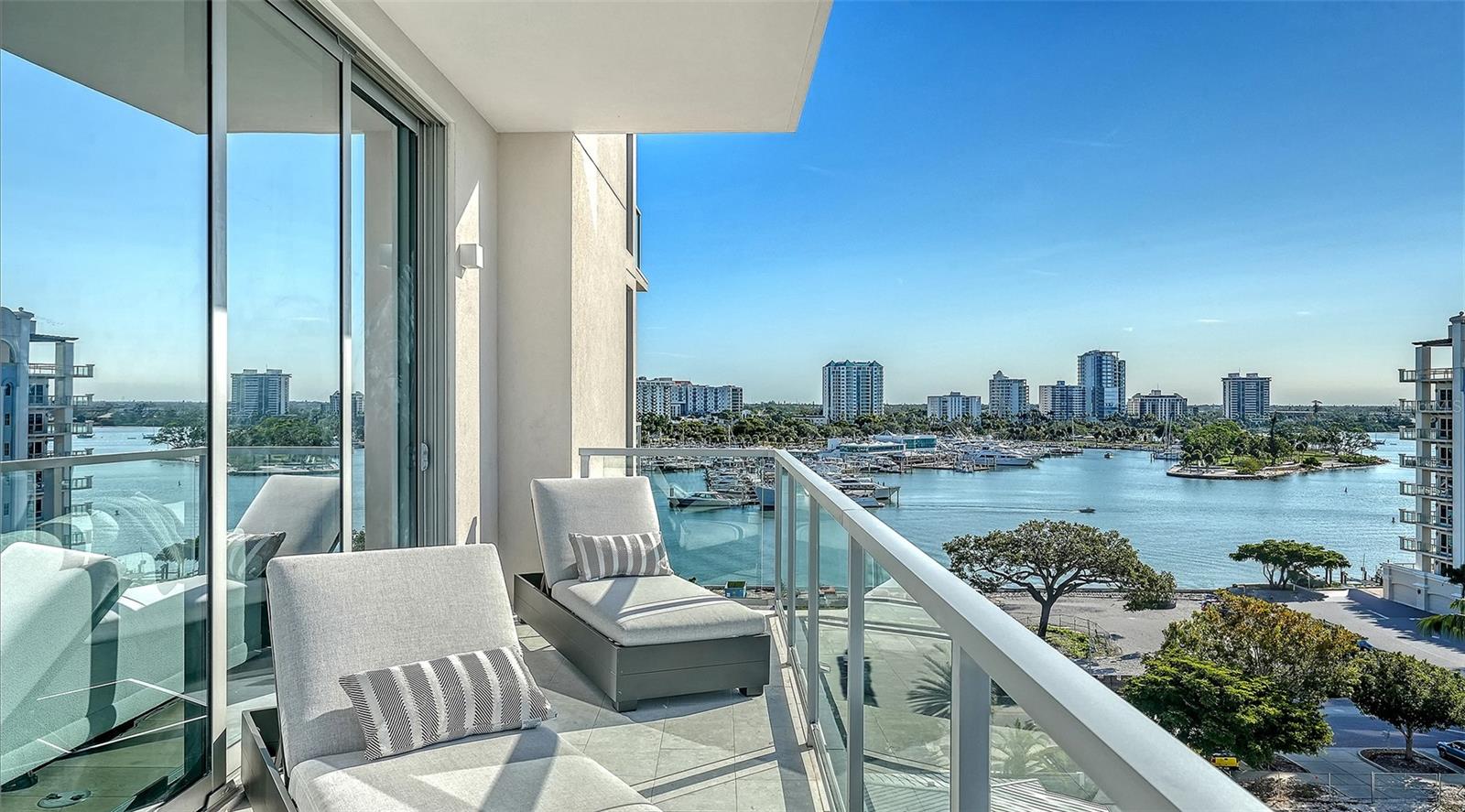 253 Golden Gate Point, FL
