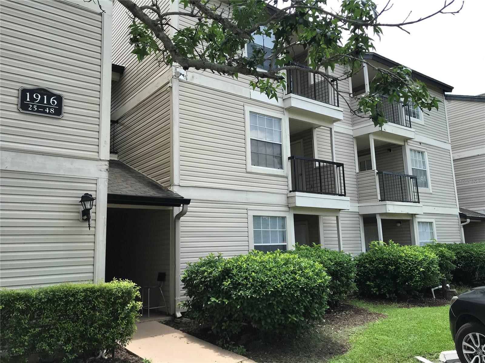 1916 Lake Atriums Circle, FL