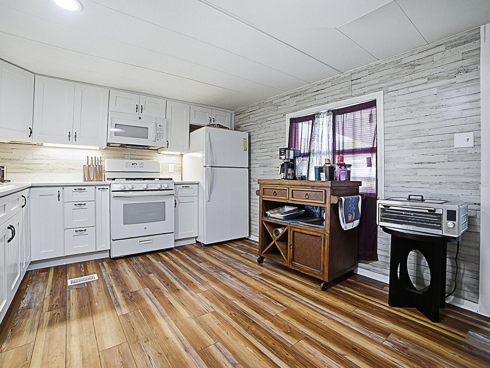 211 Rue De Paresse, FL