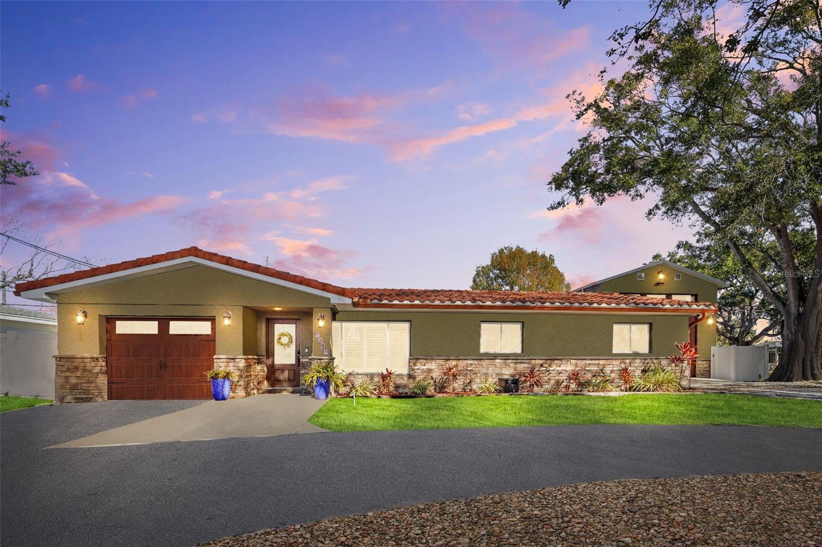 3595 Floral Drive, FL