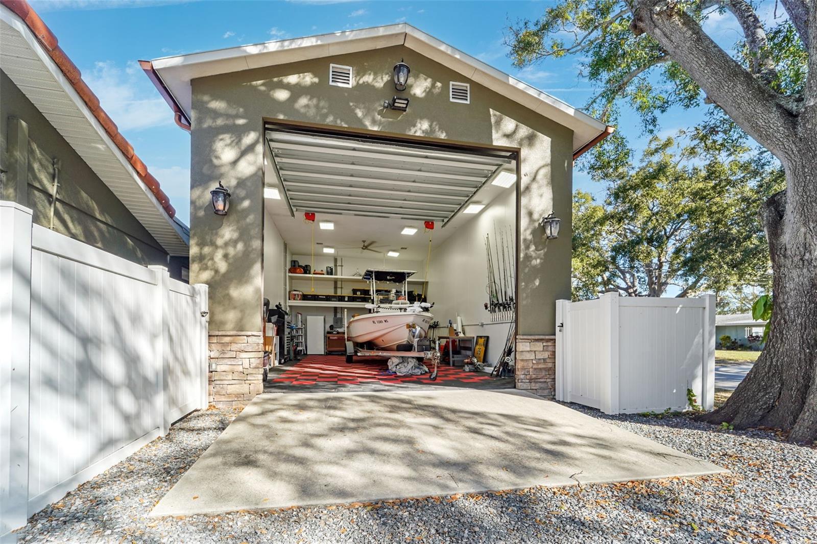 3595 Floral Drive, FL