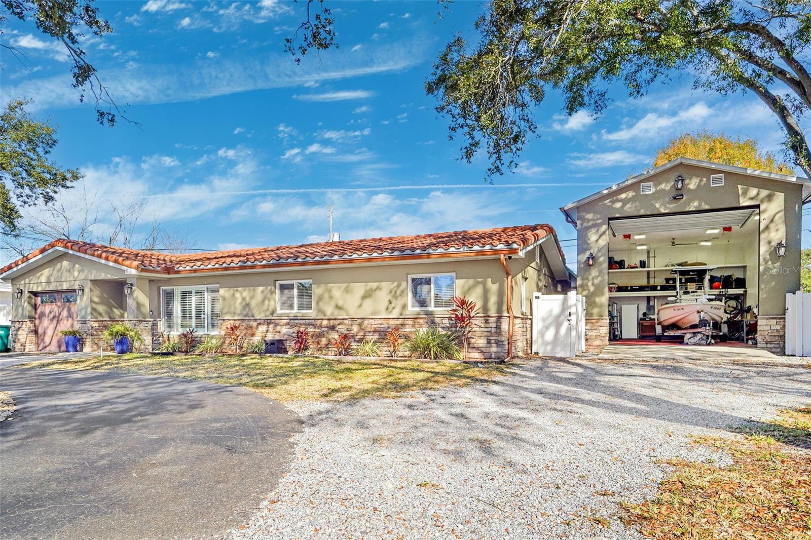 3595 Floral Drive, FL