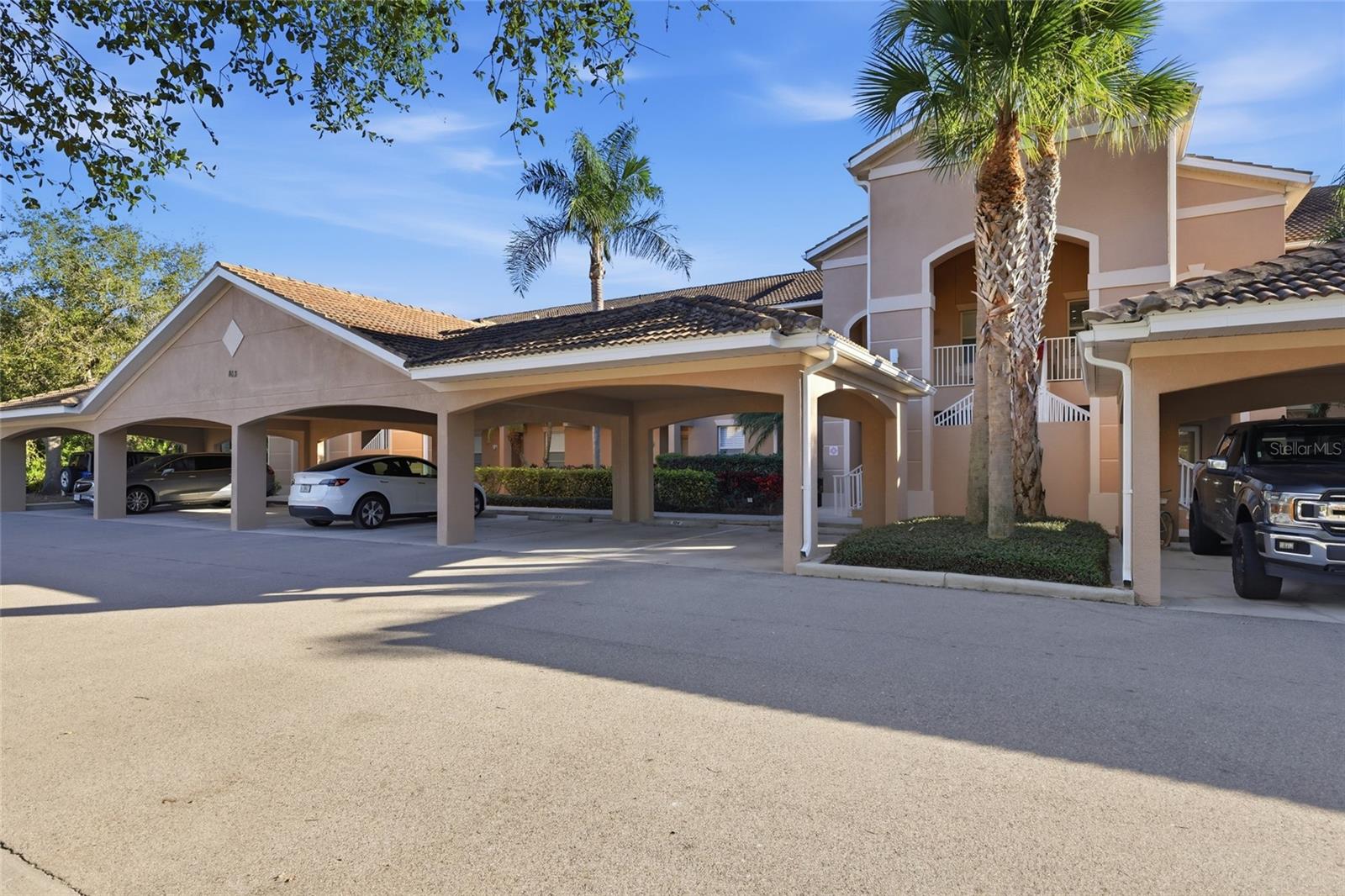 803 Fairwaycove Lane, FL