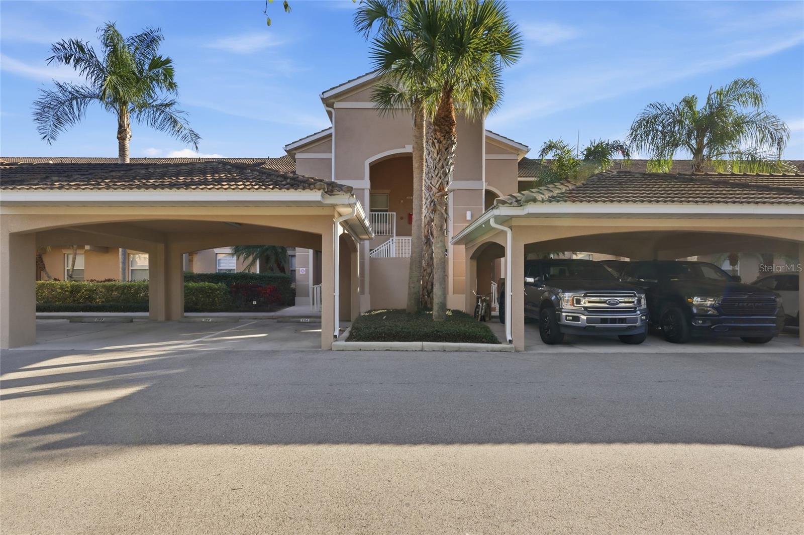803 Fairwaycove Lane, FL
