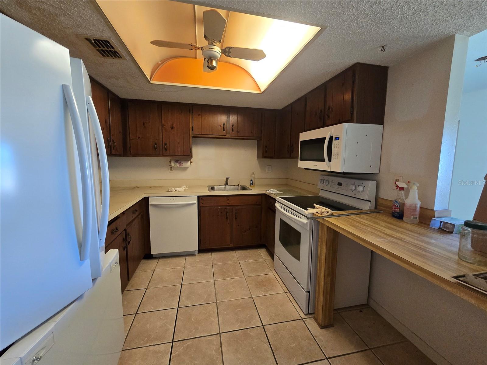 512 Fairways Circle, FL