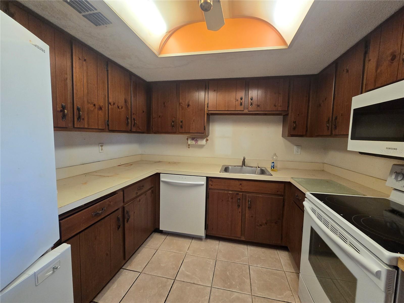 512 Fairways Circle, FL