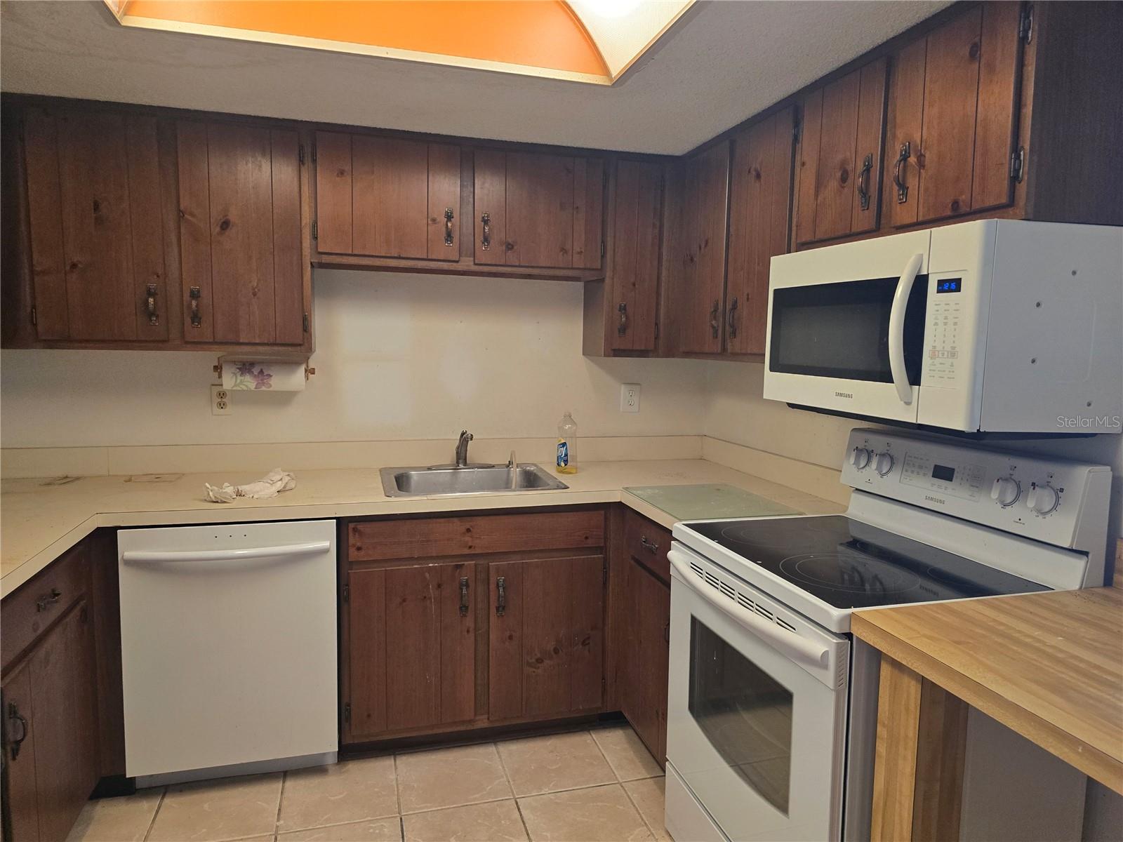 512 Fairways Circle, FL