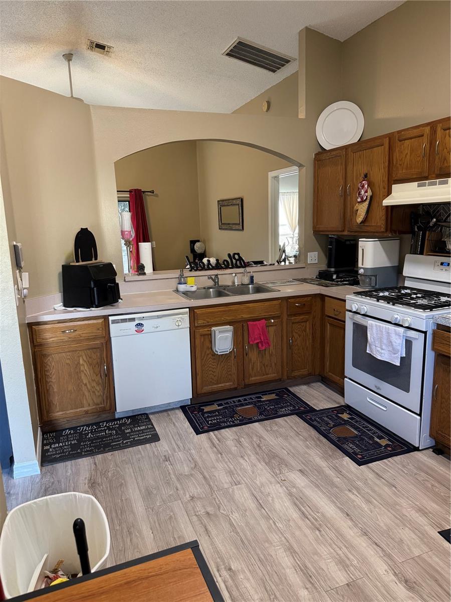 300 Heritage Estates Lane, FL