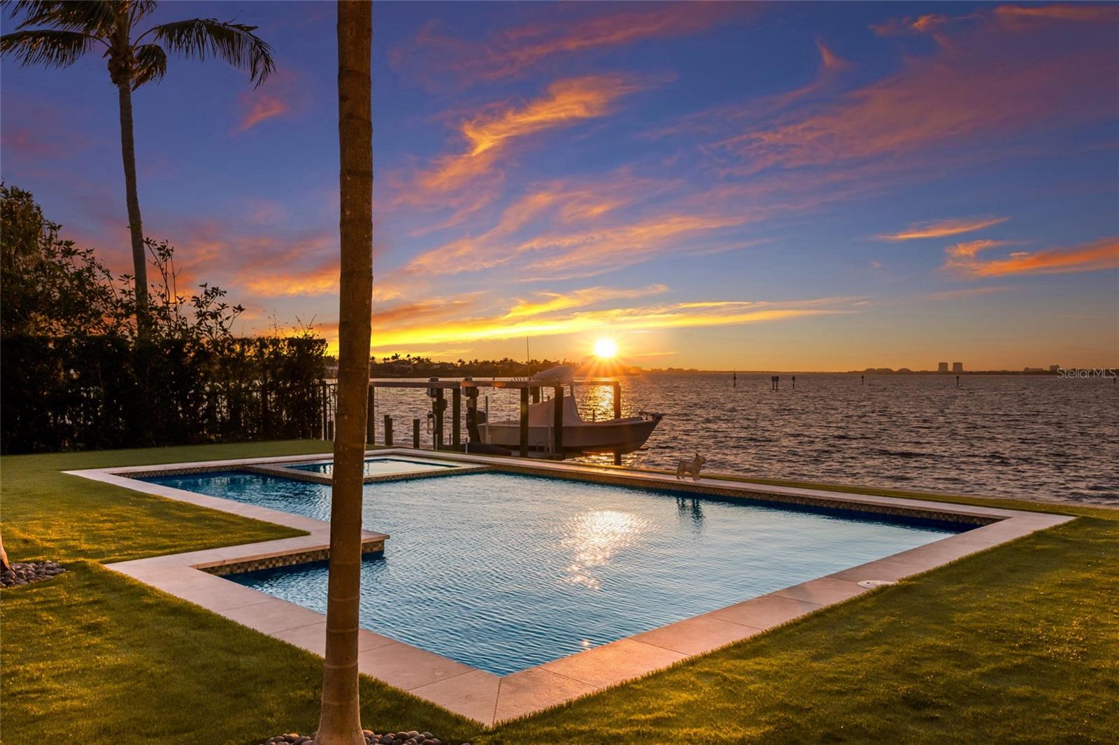 628 Regatta Way, FL