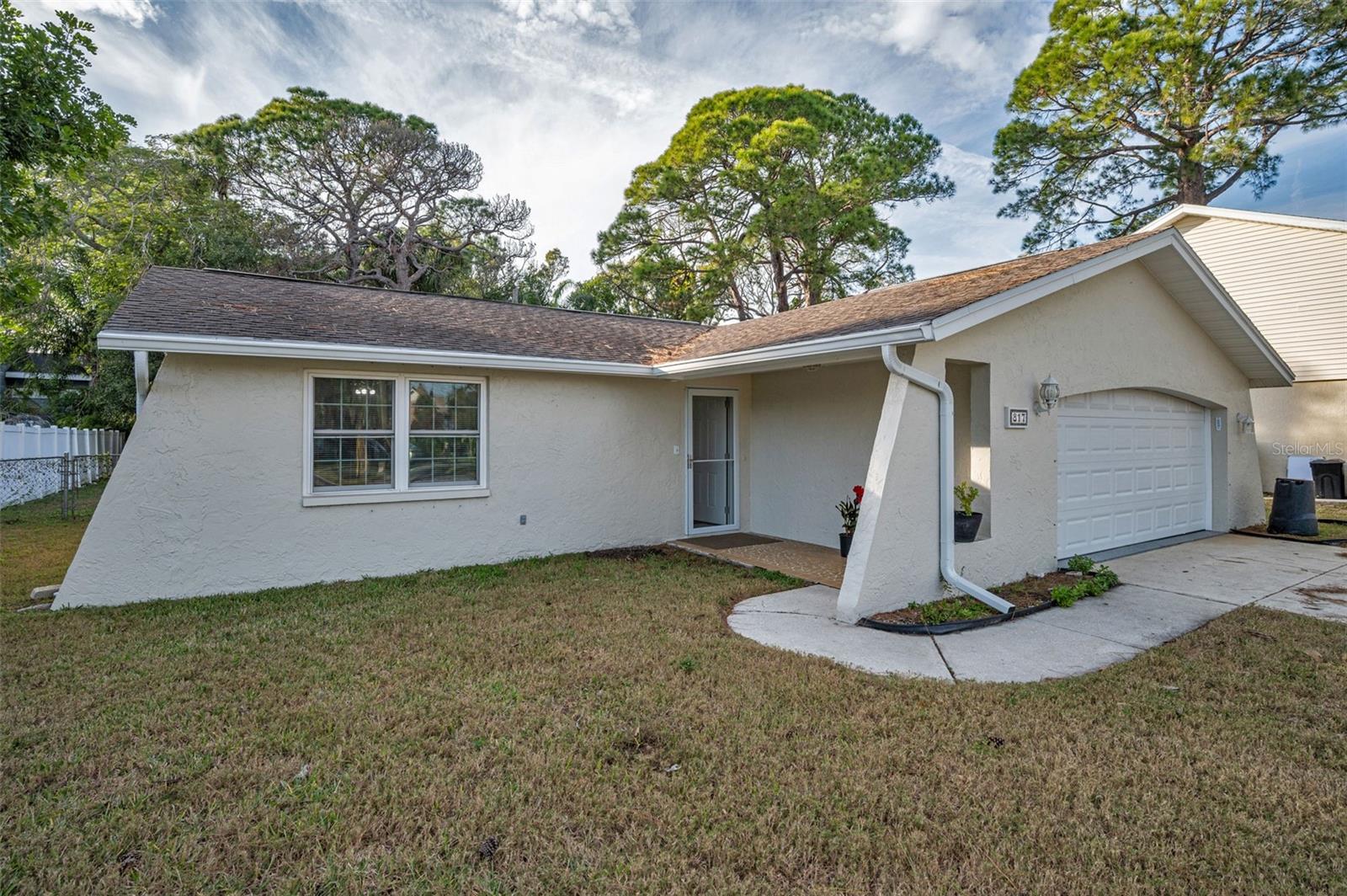 817 Riverside Drive, FL
