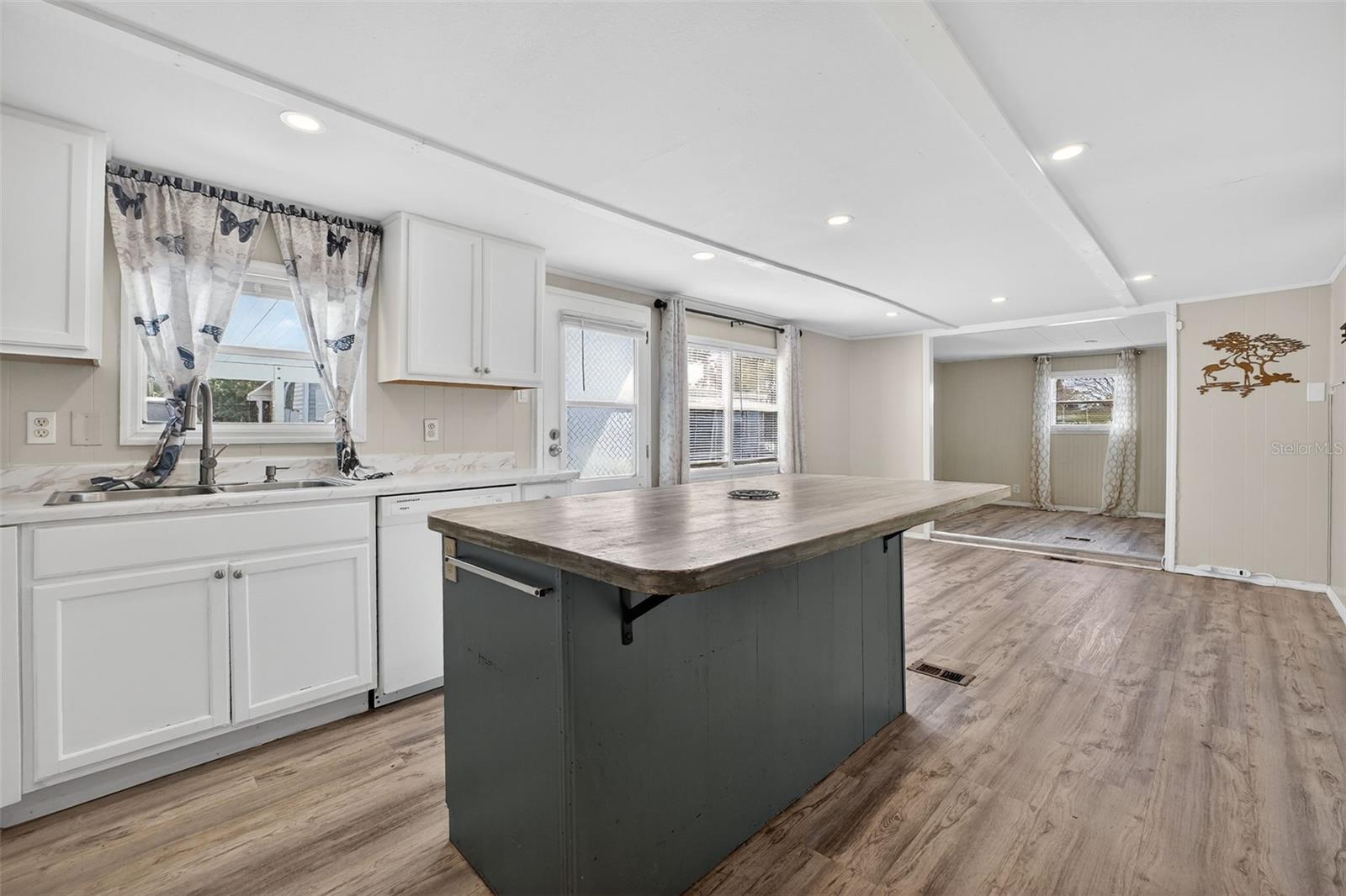 5413 Isabelle Avenue, FL