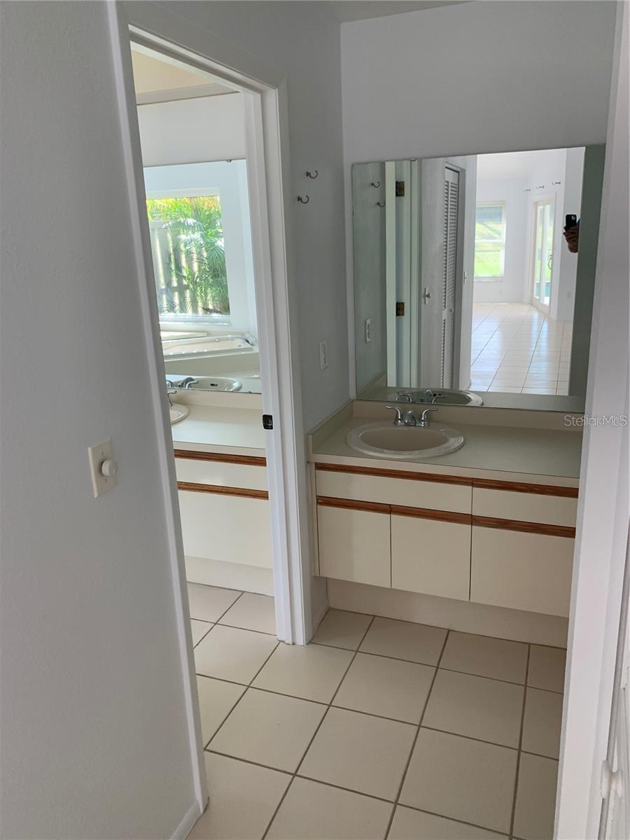 3982 Kingston Drive, FL