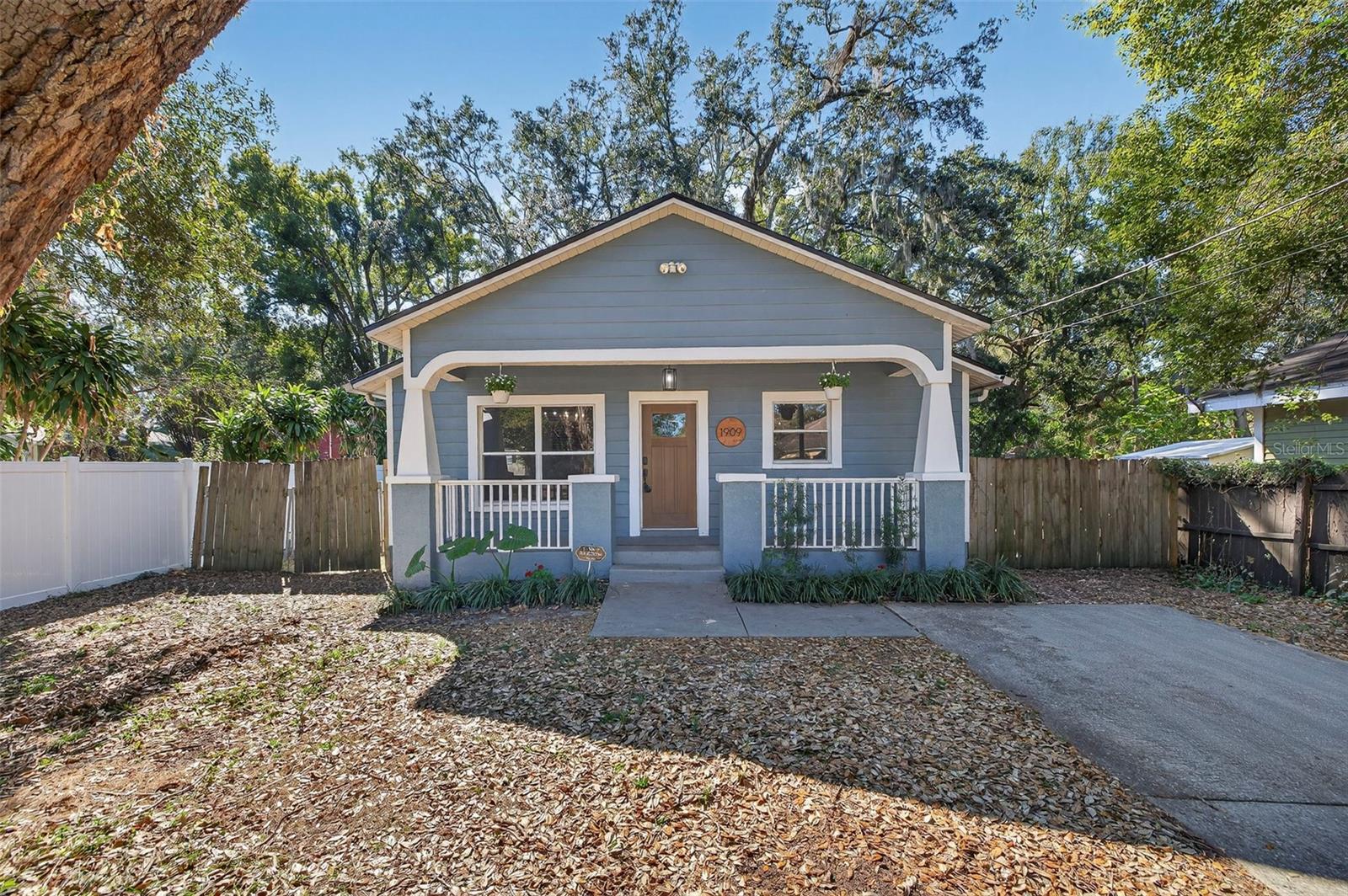 1909 Henry Avenue, FL
