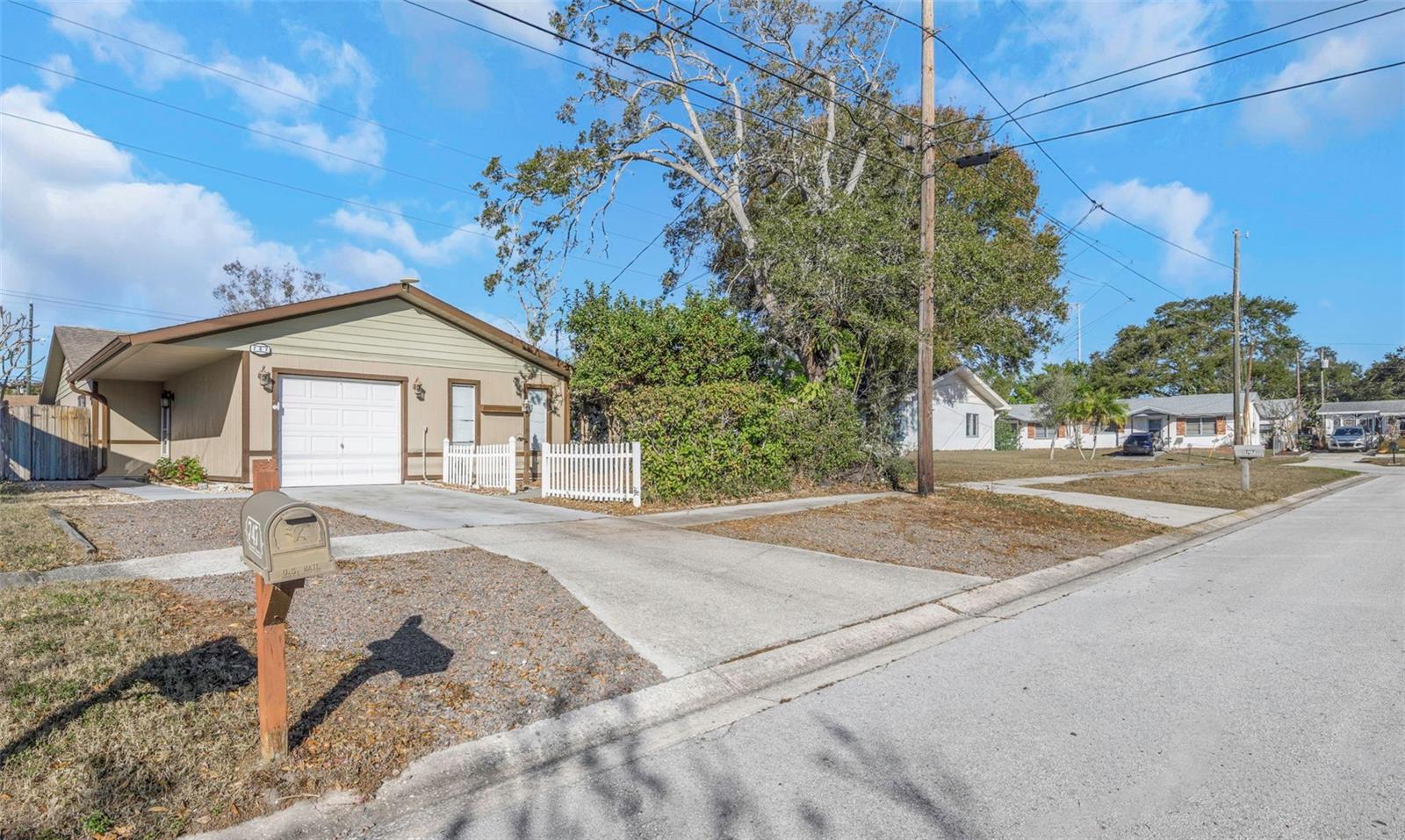 747 Brook Street, FL