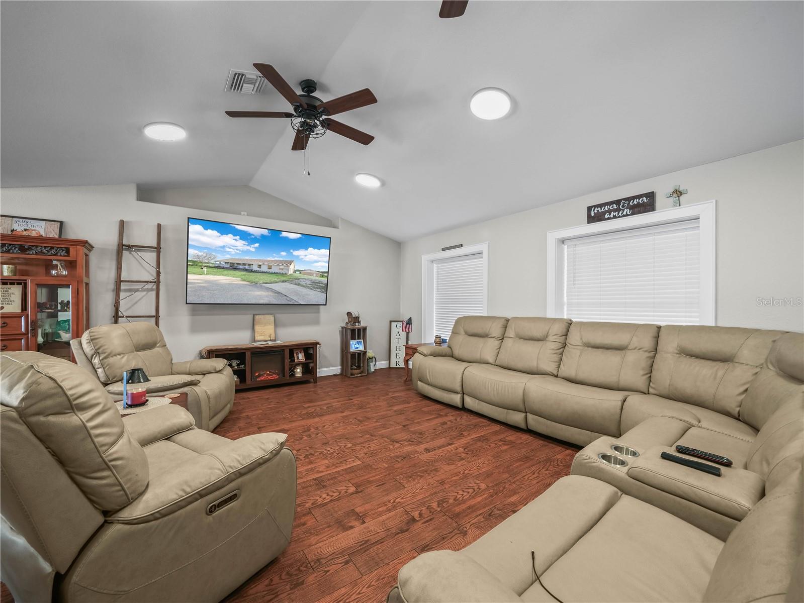 124 Pangola Drive, FL