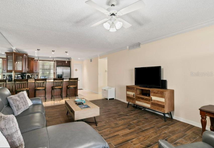 605 Sutton Place, FL