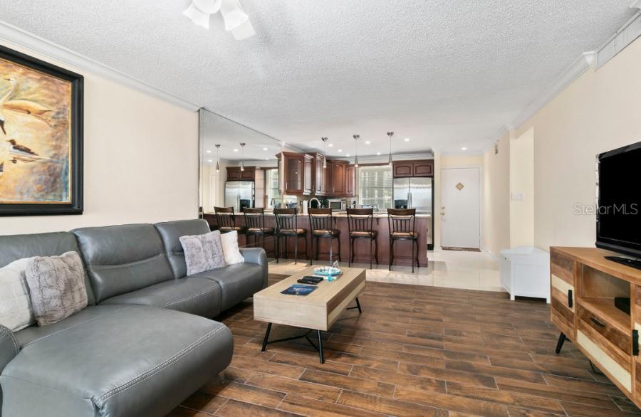 605 Sutton Place, FL