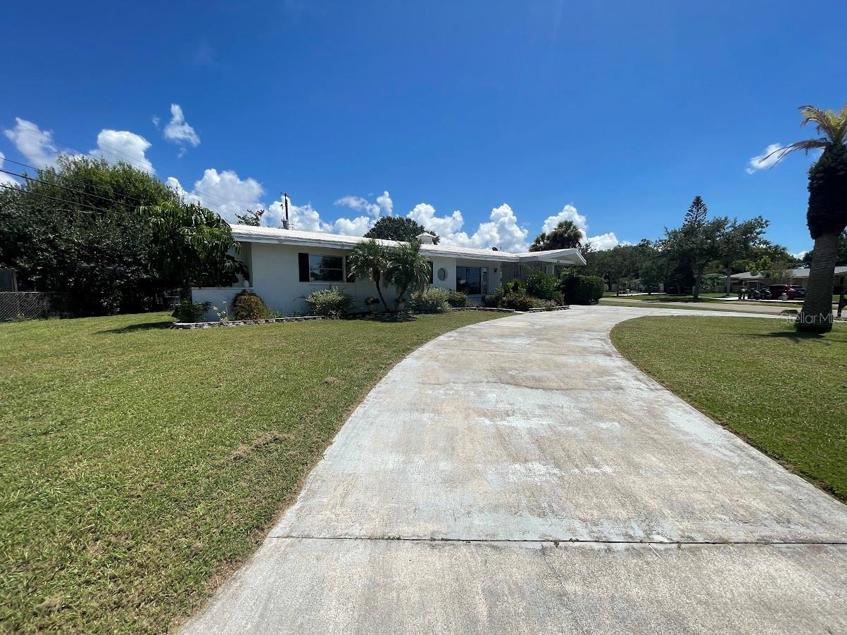 609 Shamrock Boulevard, FL