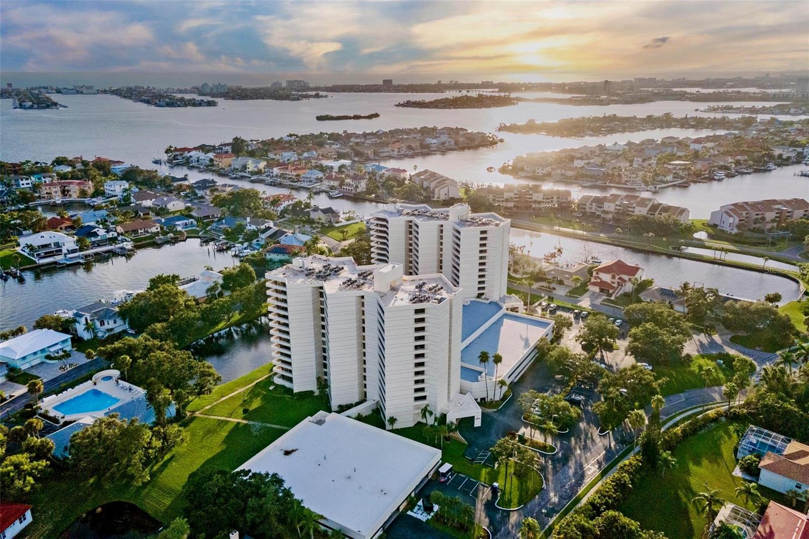 5950 Pelican Bay Plaza, FL
