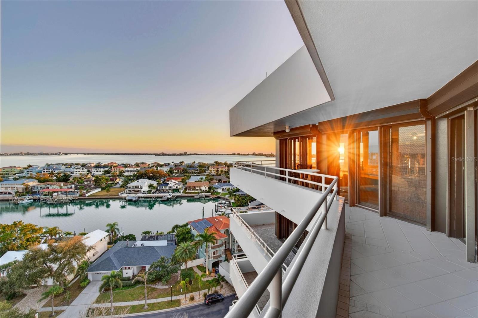 5950 Pelican Bay Plaza, FL