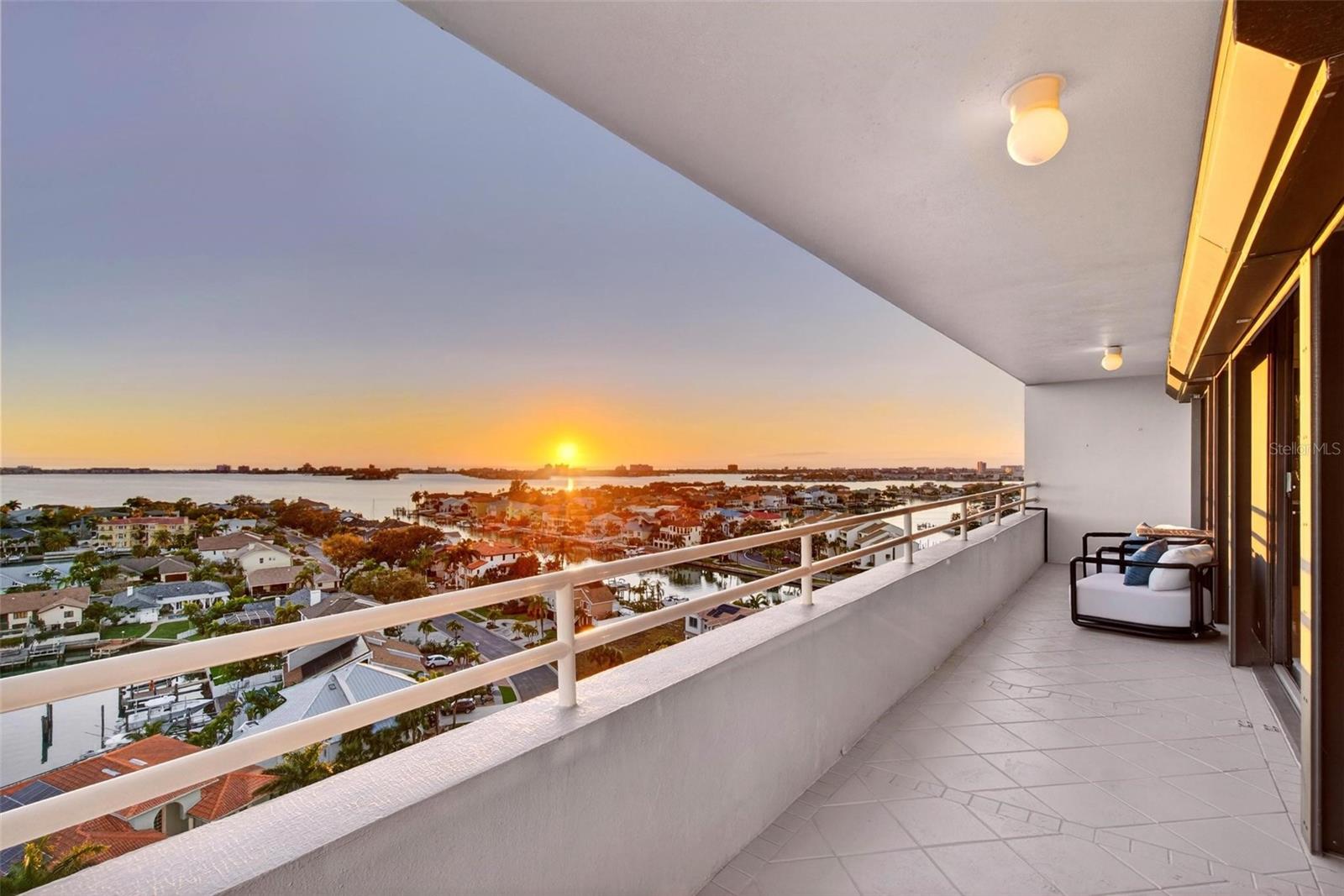 5950 Pelican Bay Plaza, FL