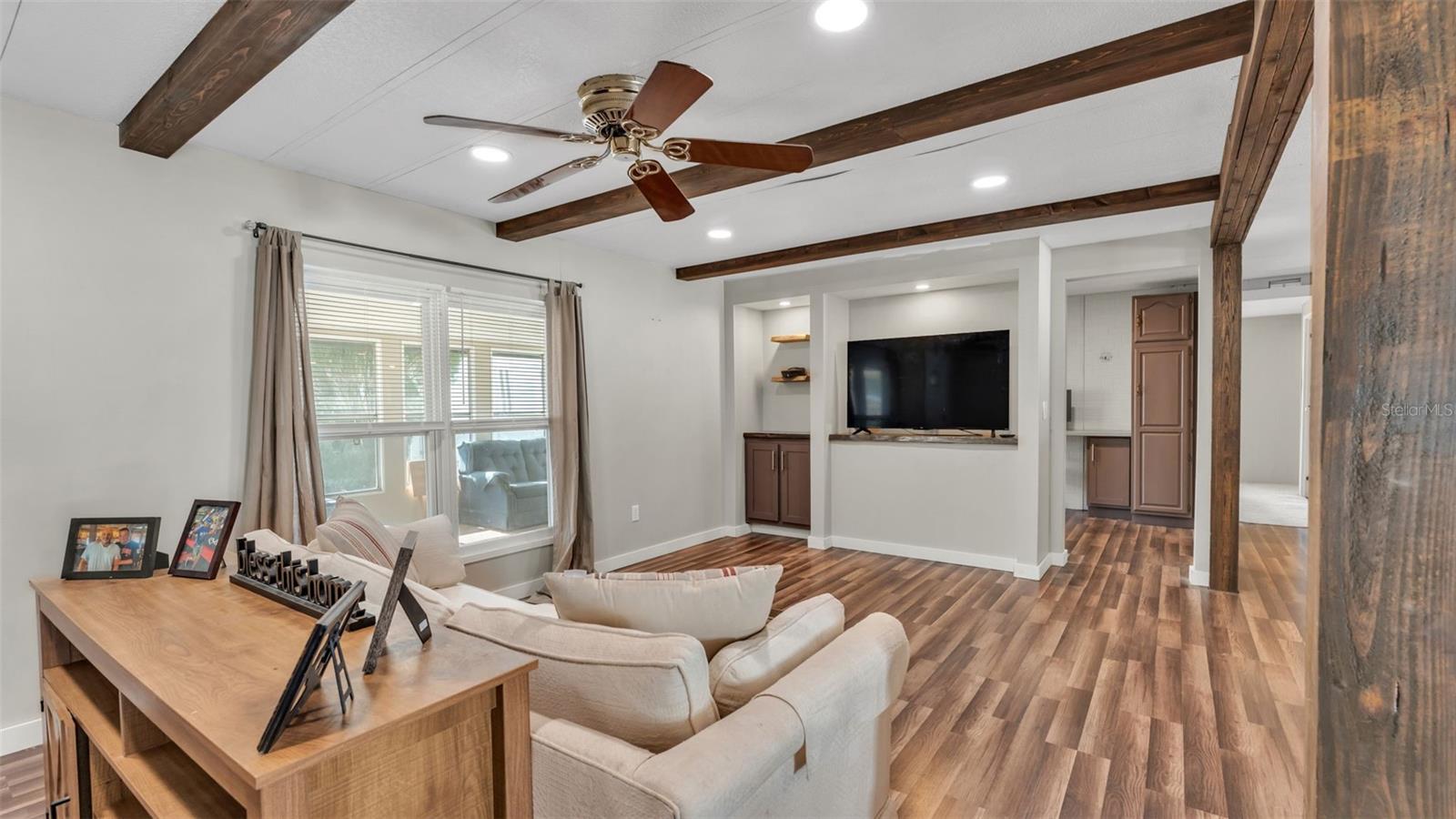 521 Oak Ridge, FL