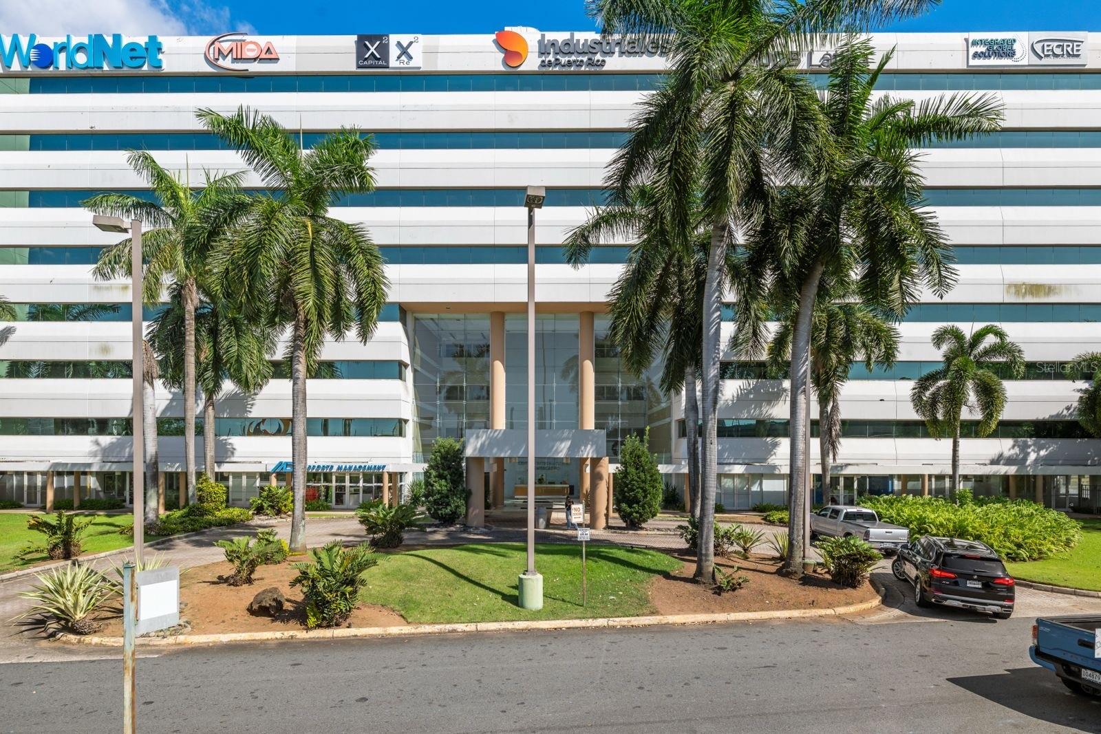 100 Centro Internacional De Mercadeo, PR