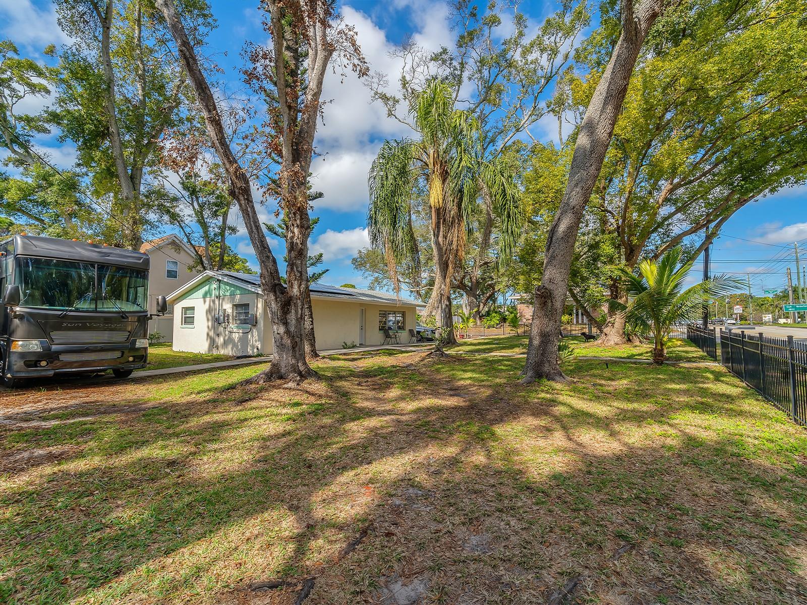 7684 Oakhurst Road, FL