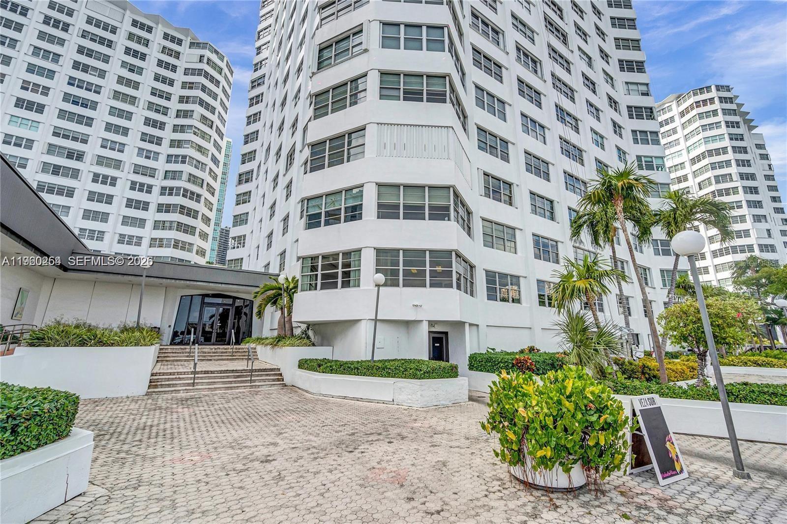 999 Brickell Bay Drive, FL