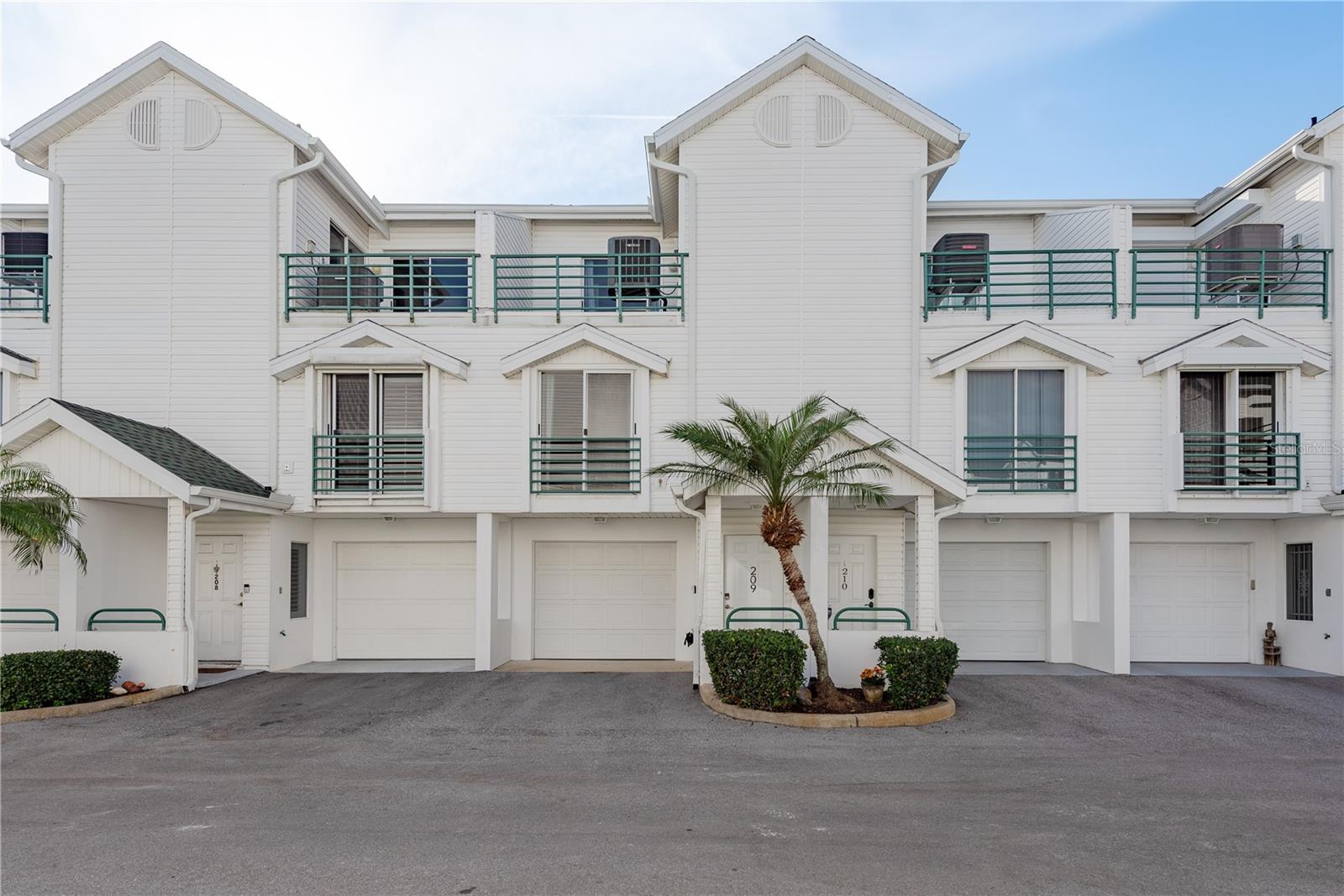320 Island Way, FL