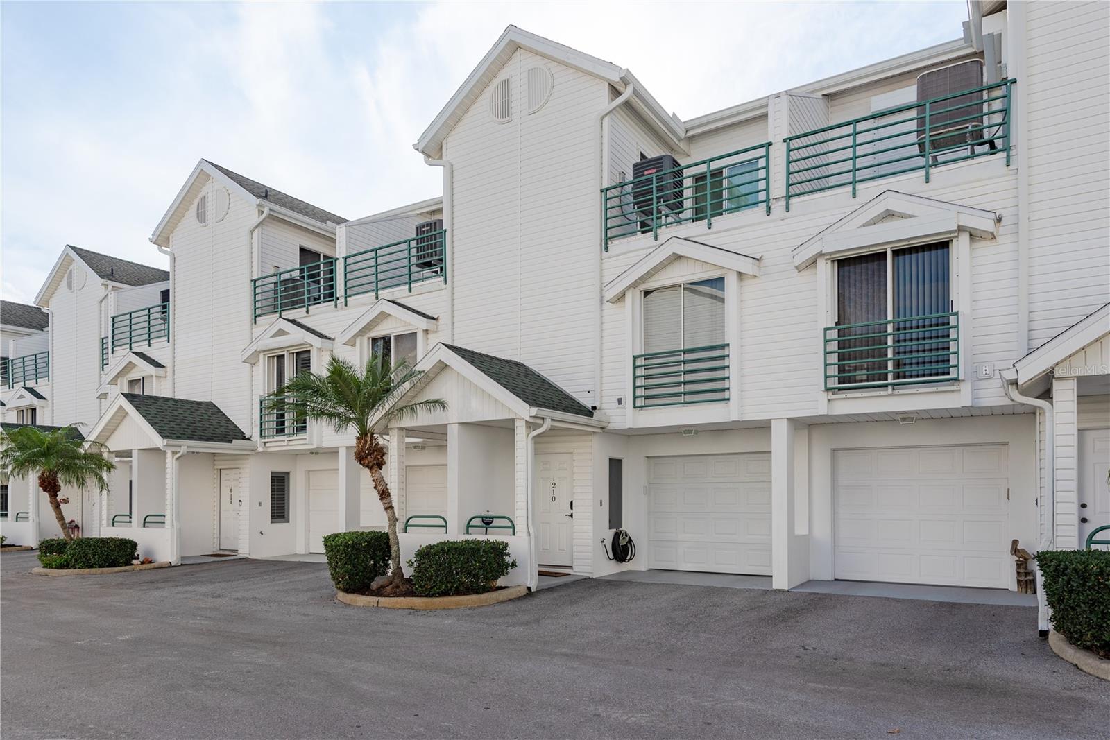 320 Island Way, FL
