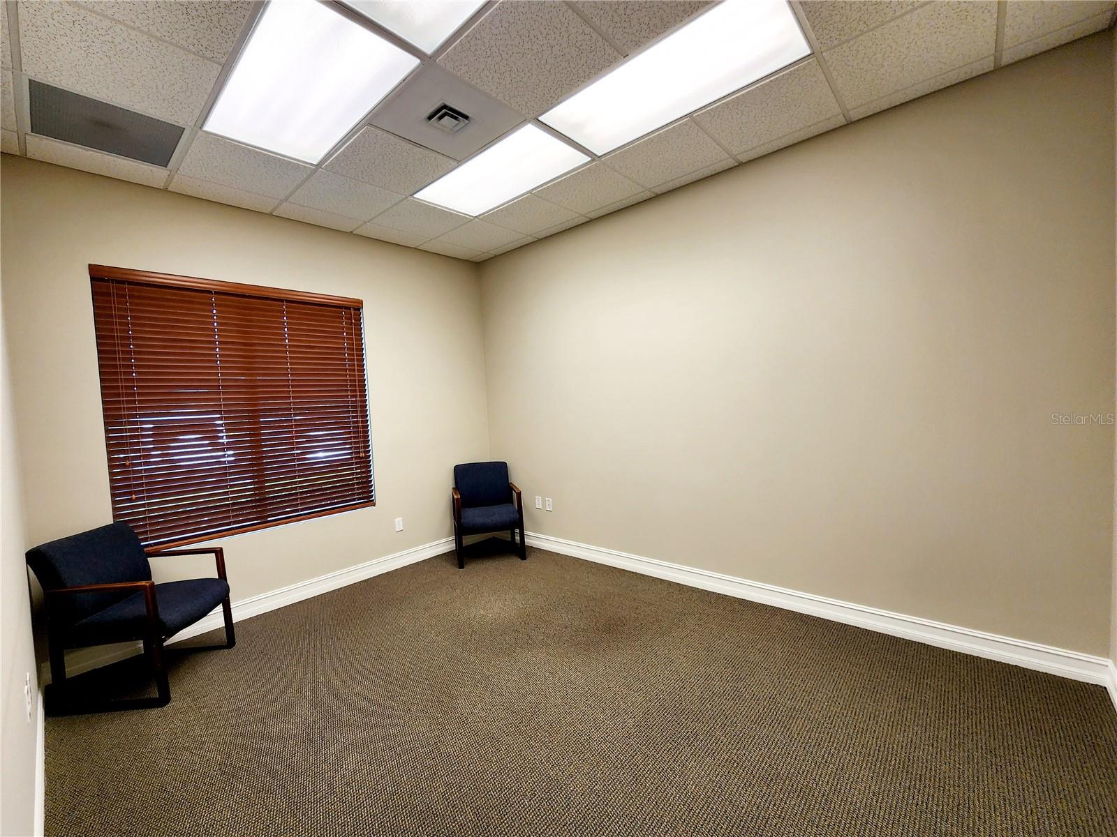 1016 Collier Center Way, FL