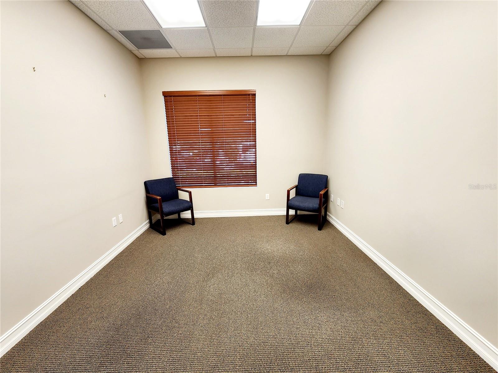 1016 Collier Center Way, FL