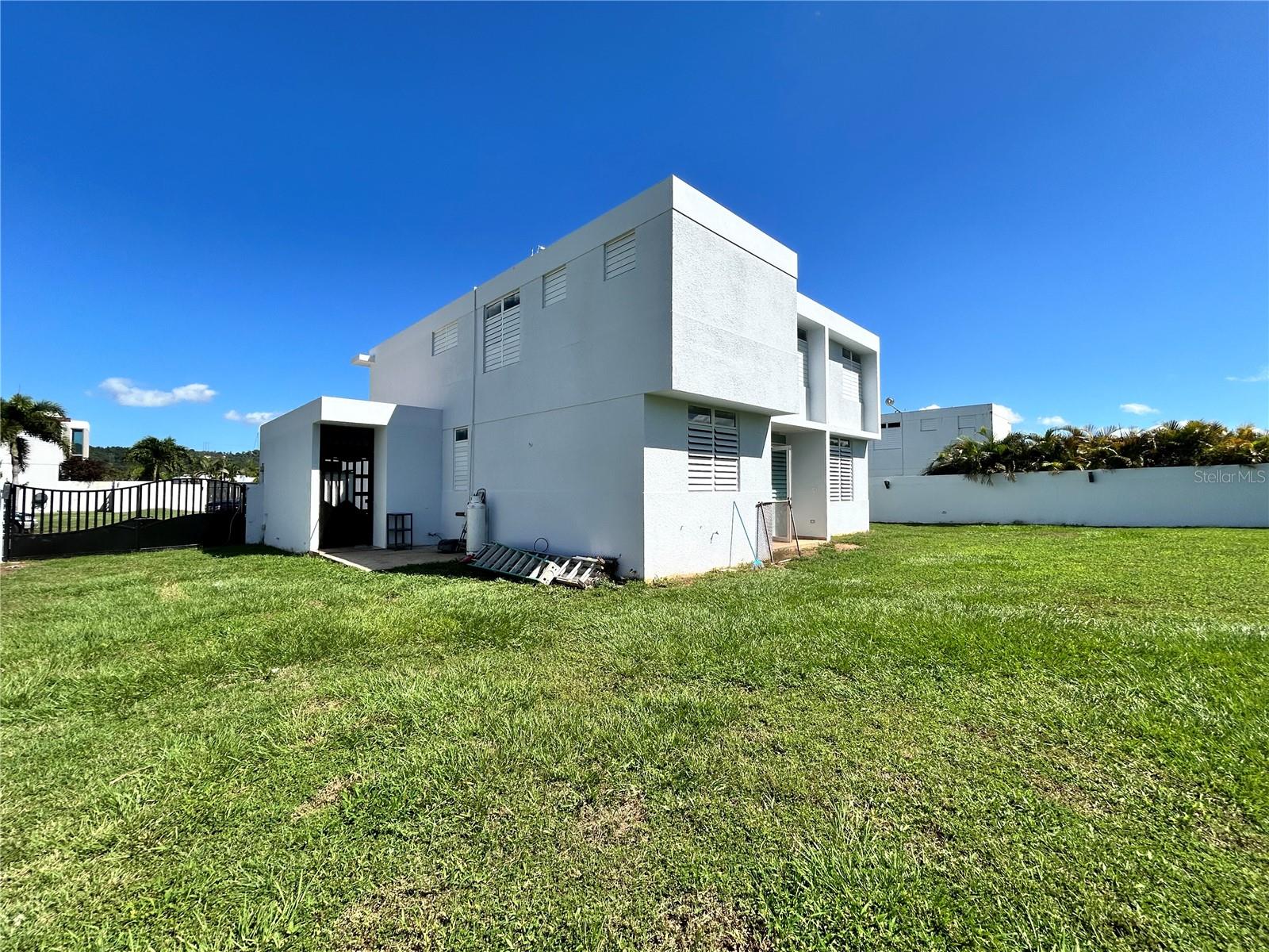 345 Calle Tulipan, PR